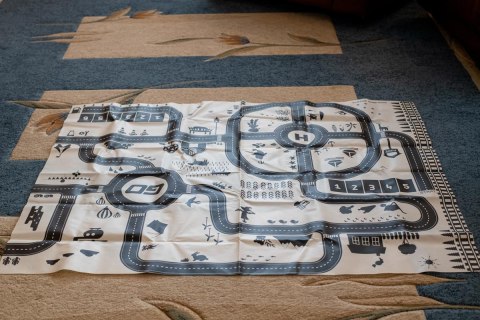 Mata do zabawy miasto ulica + znaki drogowe wodoodporna kremowa 130x100cm Mata do zabawy miasto ulica + znaki drogowe wodoodporna kremowa 130x100cm